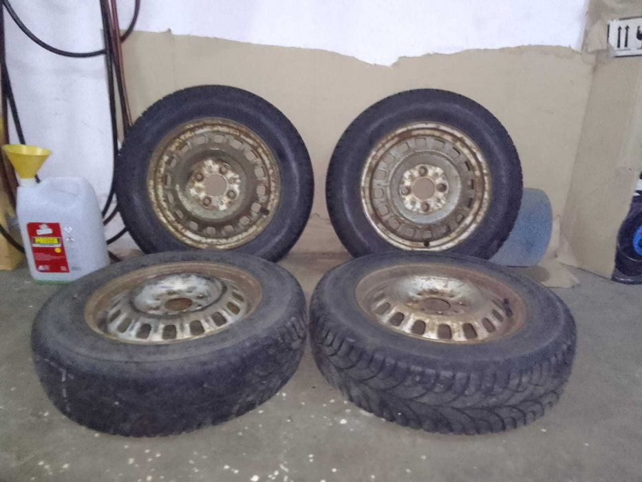 Fiat Cinquecento,  koła z oponami zimowymi, R13