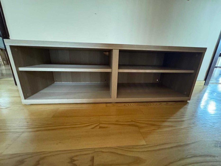 Półka pod telewizor