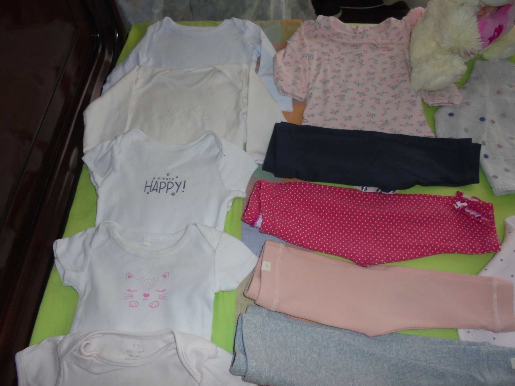 lote de roupa de menina bebé o peluche
