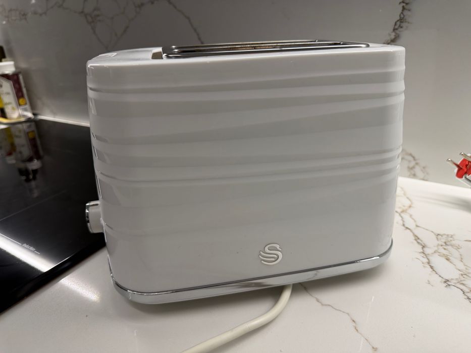 Чайник та тостер Swan