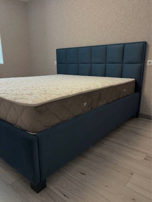 Продам кровать в матрасом