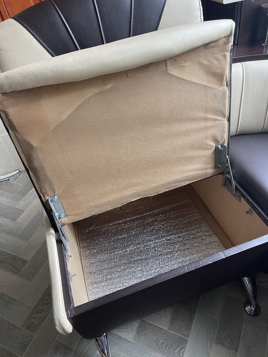 Продам у задовільному стані кухонний уголок