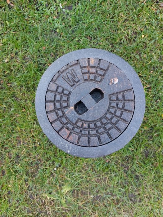 Studzienka rewizyjna zawór wody