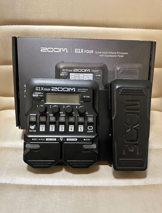 Pedal Multi-effects Zoom G1xFour