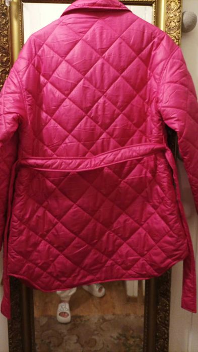 Kurtka damska lekka, pikowana w kolorze fuksji.