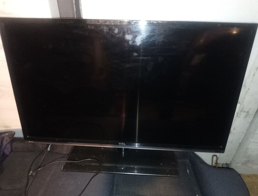 Телевізор TCL на запчастини або під ремонт