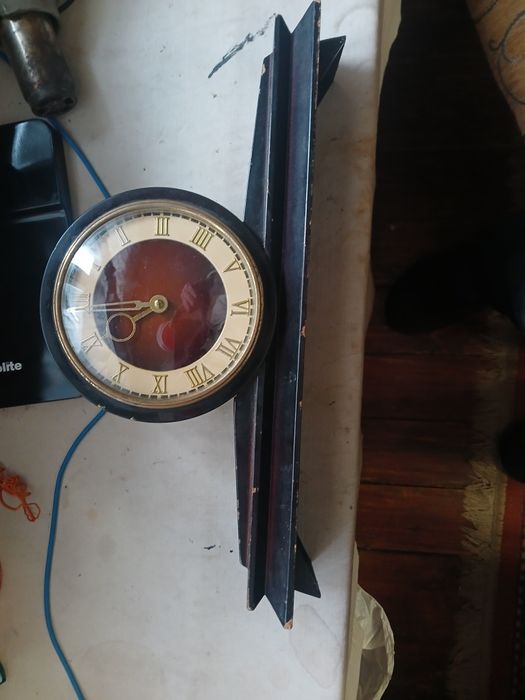 Камінниє часи настольниє бу