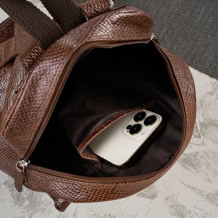 plecaczek damski skórzany brązowy wężowy wzór mały miejski plecak