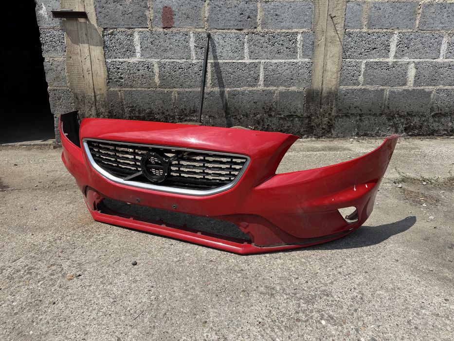 Sprzedam zderzak R-design V40 / uszkodzony