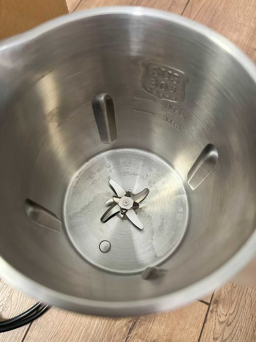 Urządzenie do robienia mleka roślinnego sojowego 1200ml 800W (OKC-606)