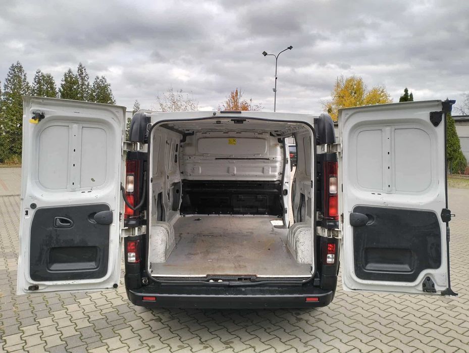 ładny Renault Trafic w longu L2H1 2016r polecam