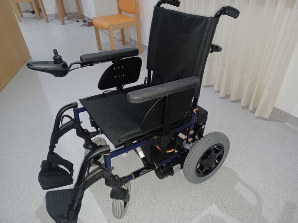 Cadeira de rodas eléctrica como nova