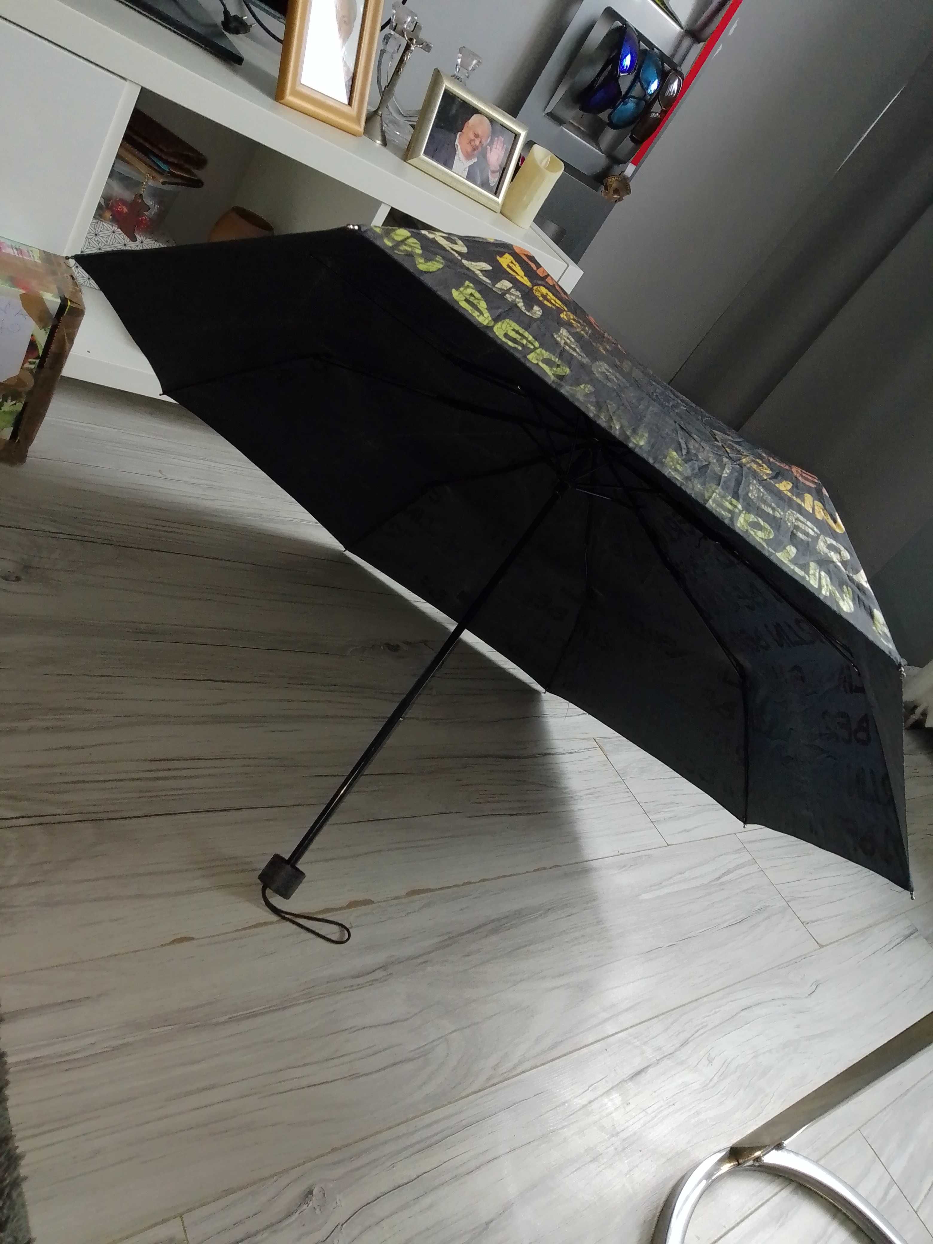oryginalny Parasol firmy Robin Ruth kolorowe napisy BERLIN