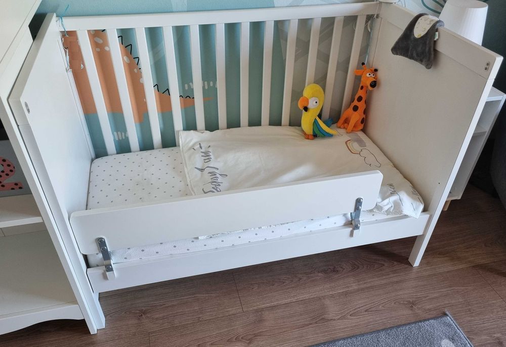 Berço IKEA "Sundvik" + colchão "JÄTTETRÖTT" + Barra NATTAPA -Como Novo