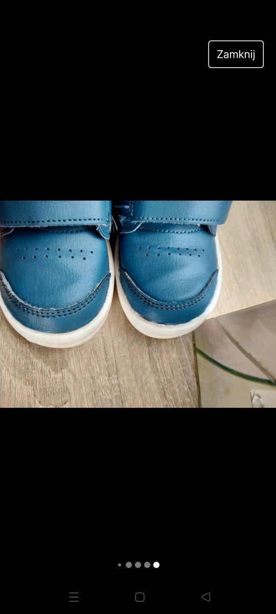 Buty chłopięce jak i dziewczęce .