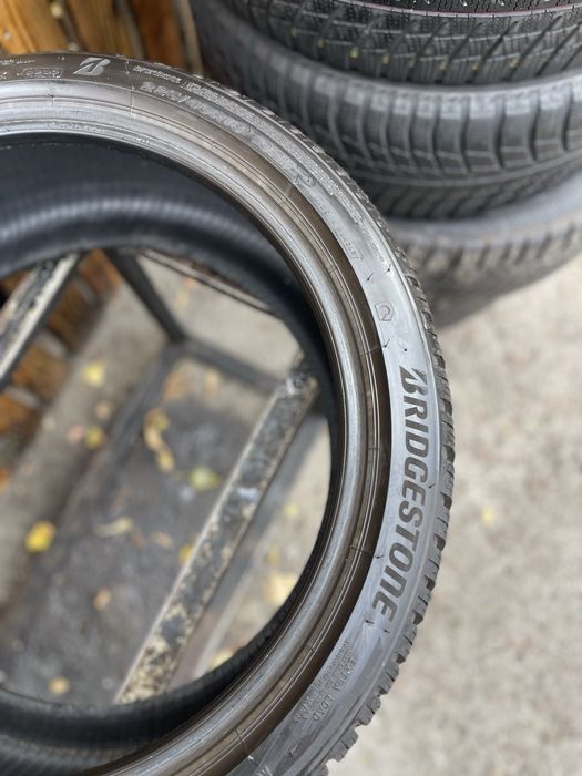 Шини 225/40/18  Bridgestone 22 рік стан нових