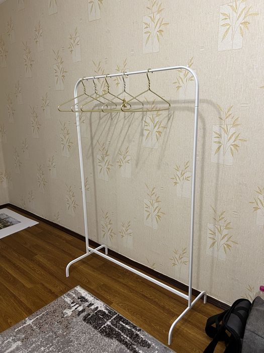 Стійка(вішалка) для одягу