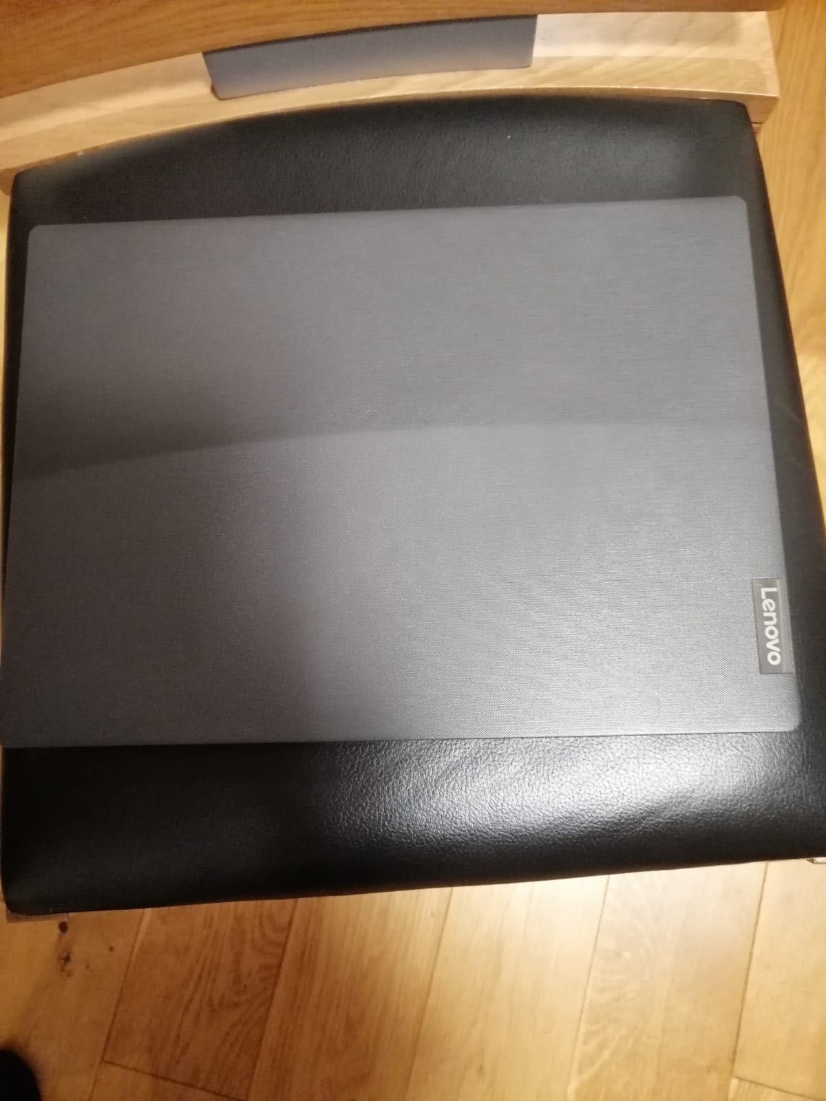 Laptop Lenovo V14-ADA