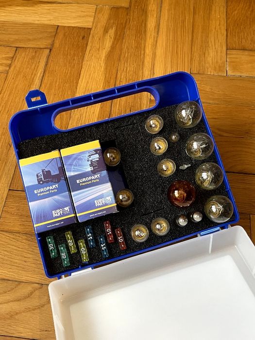 Набір лампочок / запобіжників H7 24V X 2