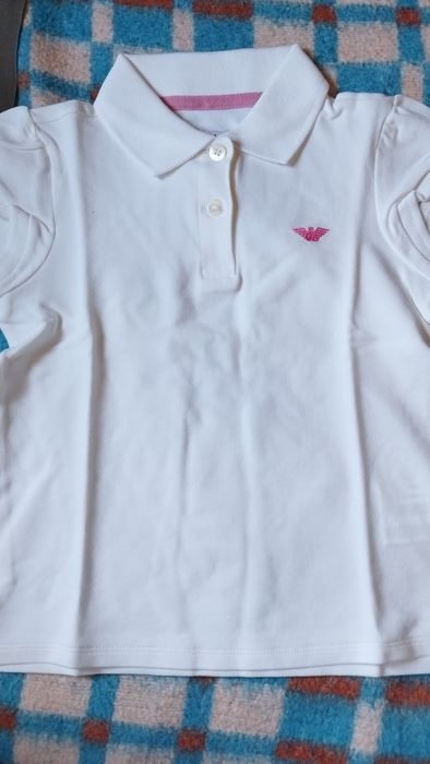 Várias peças de roupa novas