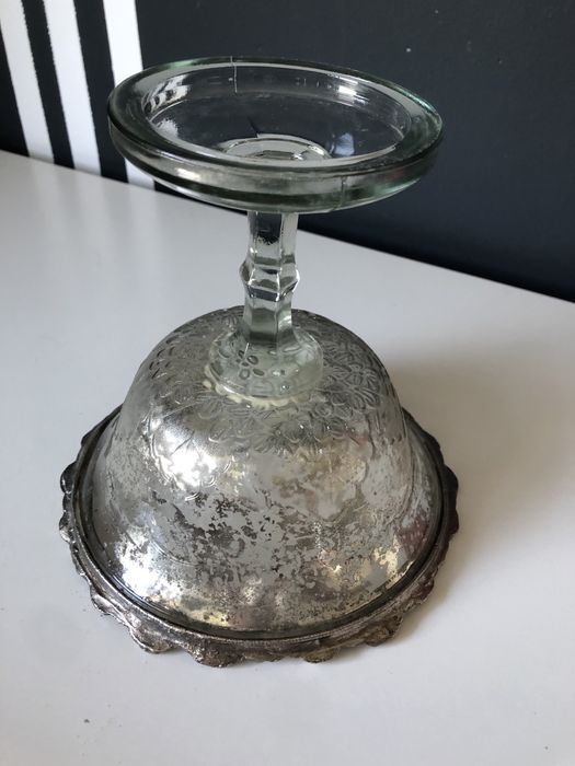 Patera, misa szklana na cokole z metalowym ,srebrnym wykończeniem