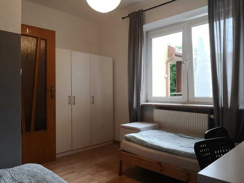 Хостел, комнаты, район WLOCHY ul. Jantar. 2-3-4 местные. Pokoje hostel