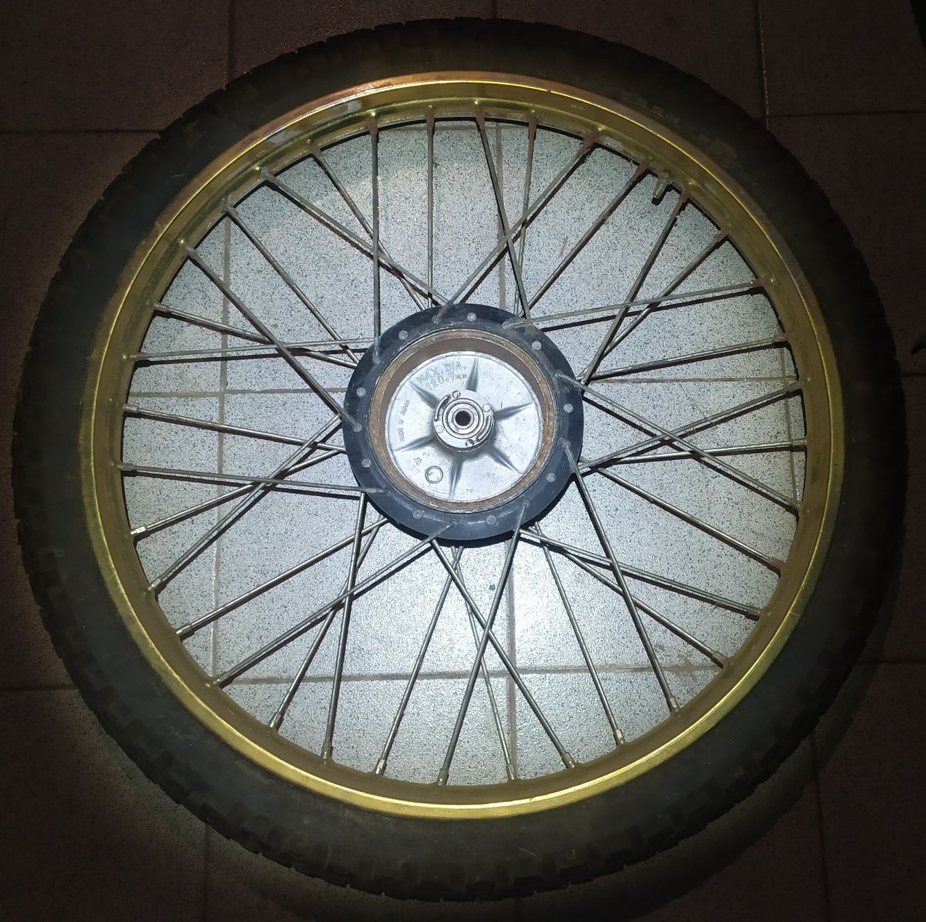 Roda 21 para motos vintage com aro Takasago e travão tambor