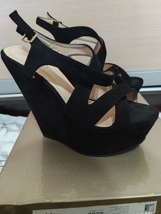 Продам женскую обувь