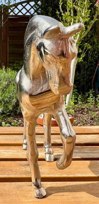 Metalowa figurka konia