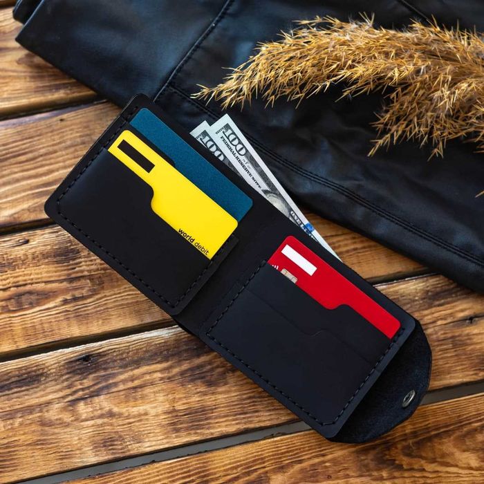 Гаманець Klapan з натуральної шкіри чорний з фіксацією на кнопці