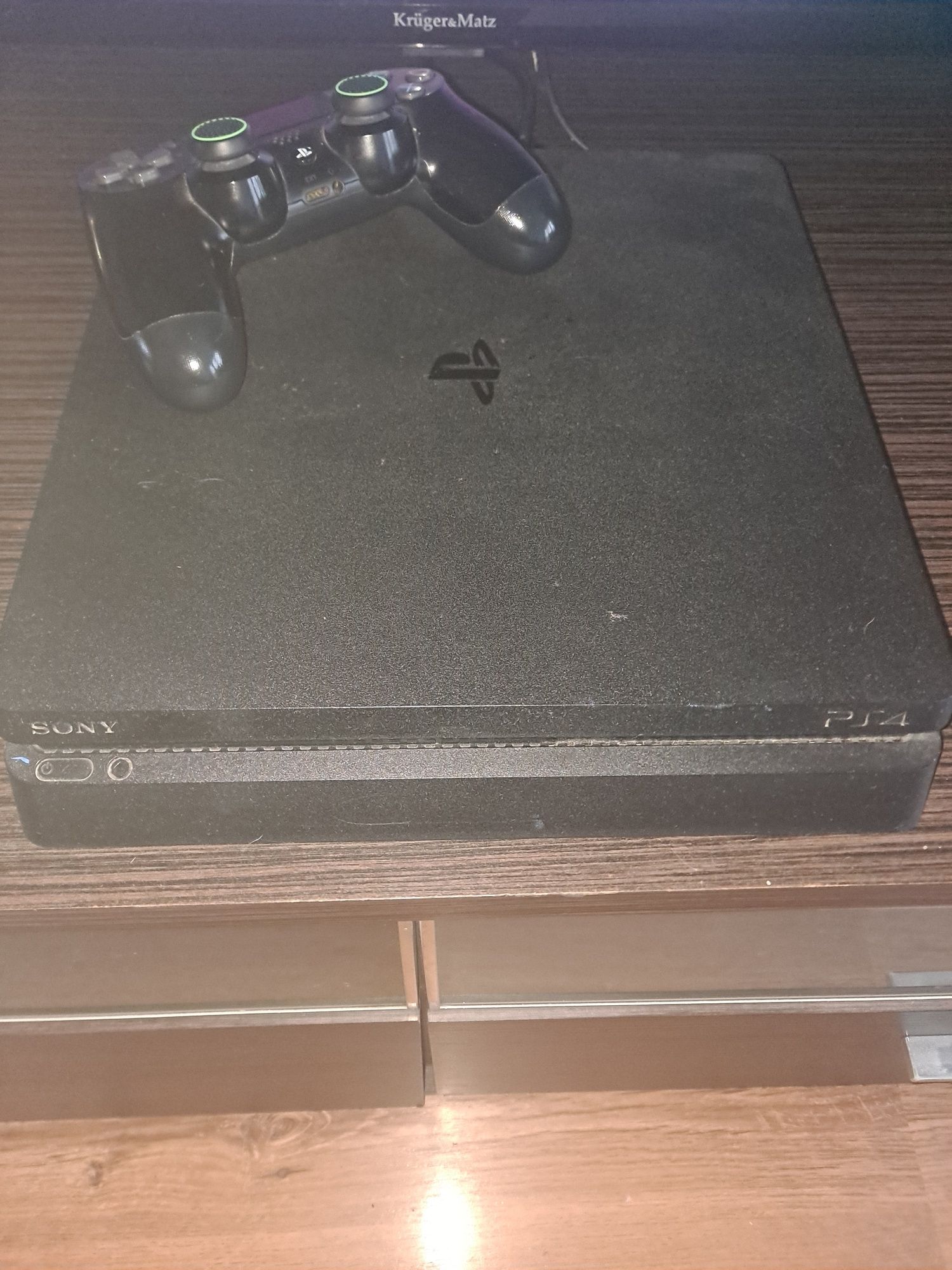 Konsola ps4 slim stan bardzo dobry