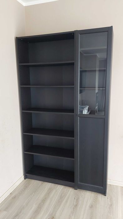 Sprzedam regał na ksiazki i witrynkę w bardzo  dobrym stanie