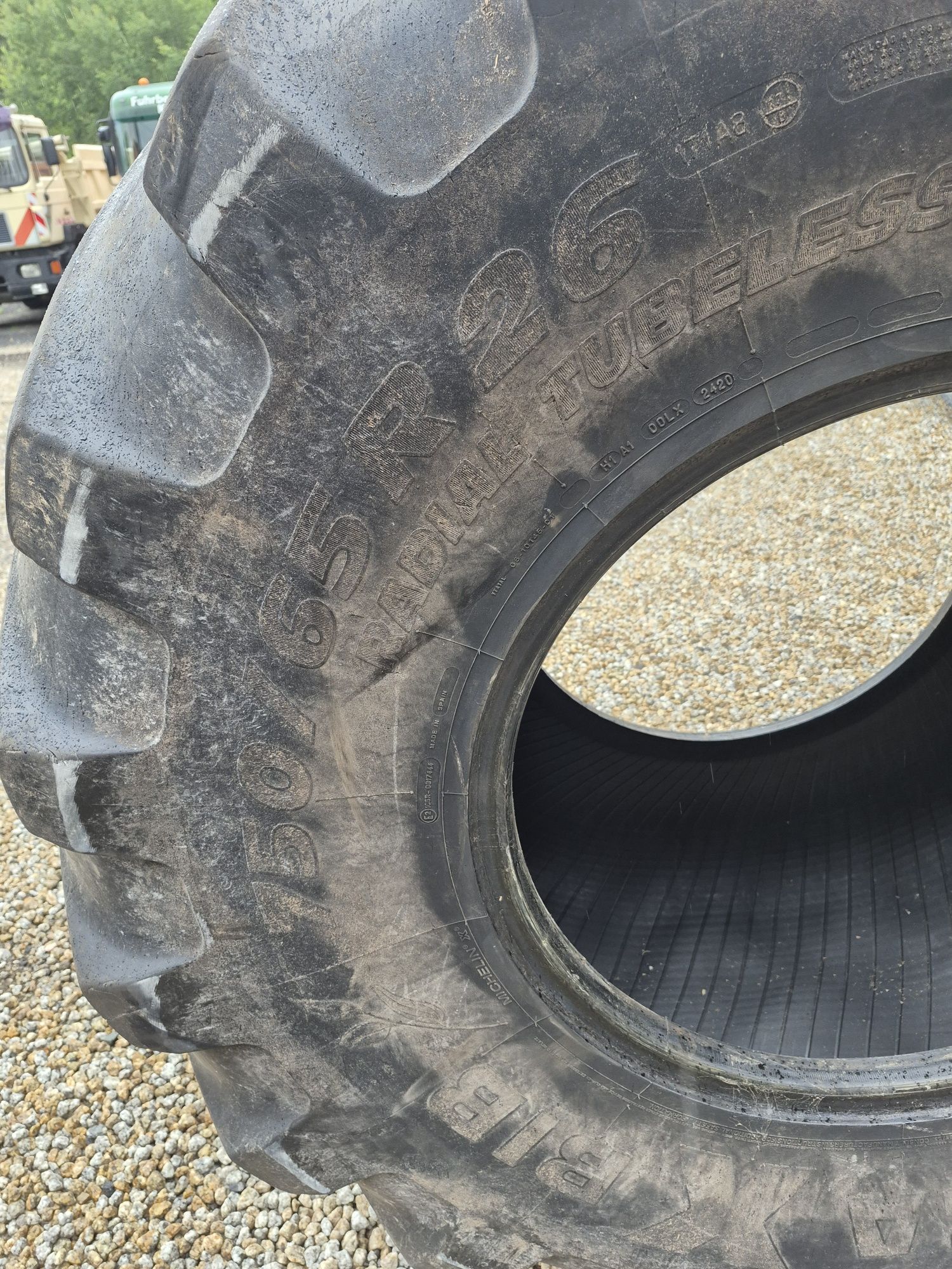 Opony 750/65R 26 z Niemiec.