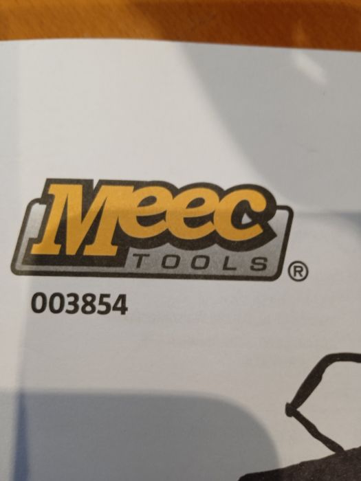 Odkurzacz spalinowy do liści z rozdrabniarka.