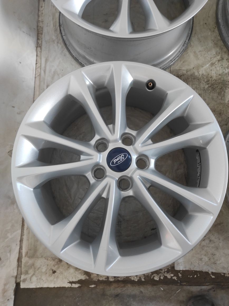 310 Felgi aluminiowe ORYGINAŁ FORD R 17 5x108 otwór 63,3 Bardzo Ładne