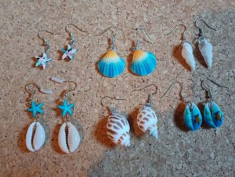 Brincos. Novos.
Cada par 2,25€.
Mais modelos disponíveis nas fotos.