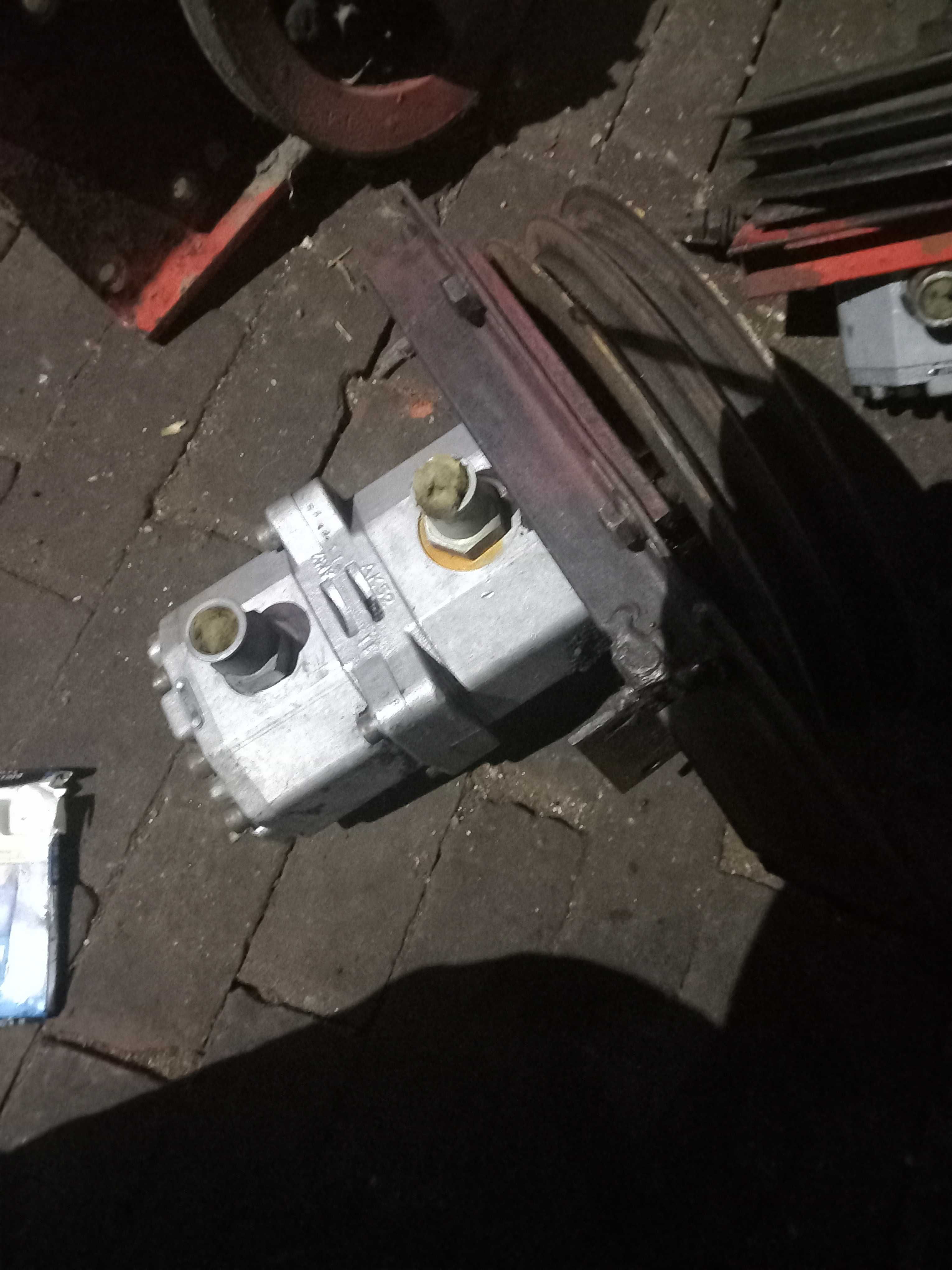 Pompa hydrauliczna dwuczłonowa bizon rrkord
