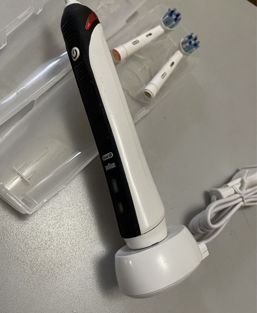 Електрична щітка Braun Oral-B