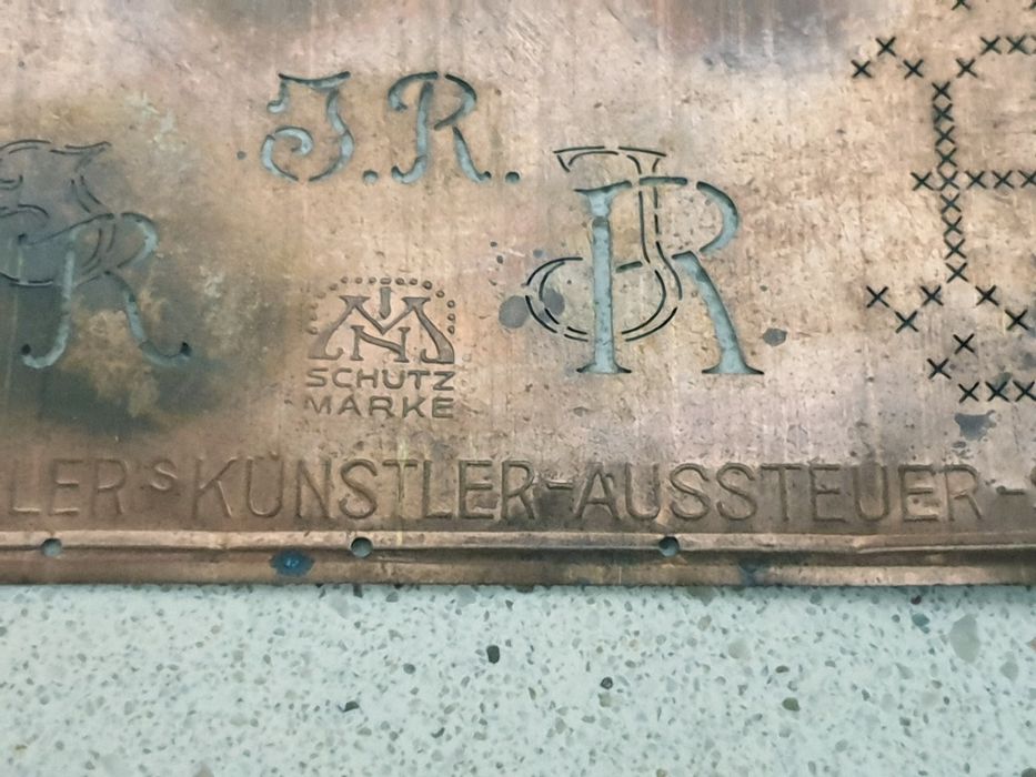 Par de antigos estênceis alemães em cobre para bordados em linho