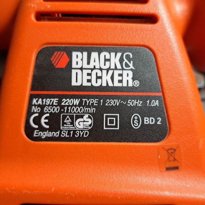 Lixadora da marca Black&Decker como nova com estojo. 220W.