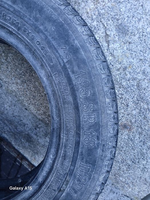 Pneu 145 sr 13.   D7 27