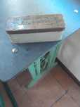 Caixa metalica  antiga"Sewing Machine" Attachments.
