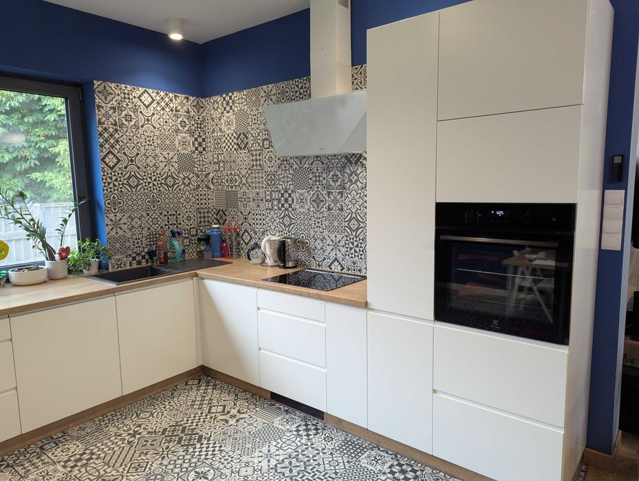 Okap przyścienny Elica 90cm, białe szkło.