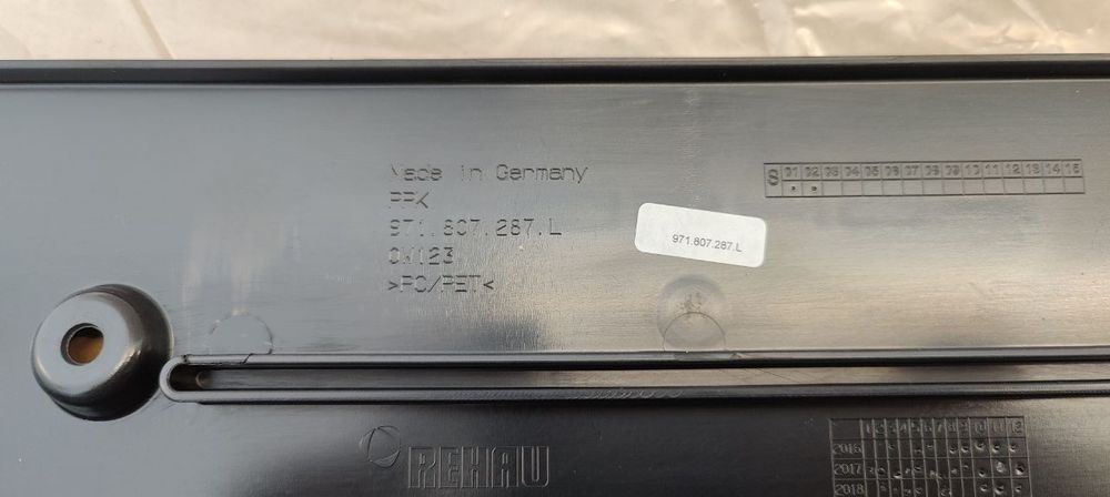 Porsche Panamera 971 GTS подіум переднього номера 971807287l