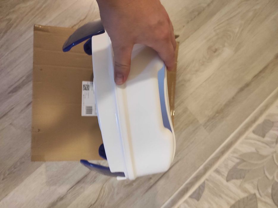 Nasadka nakładka podwyższająca na sedes z klapą 11 cm
