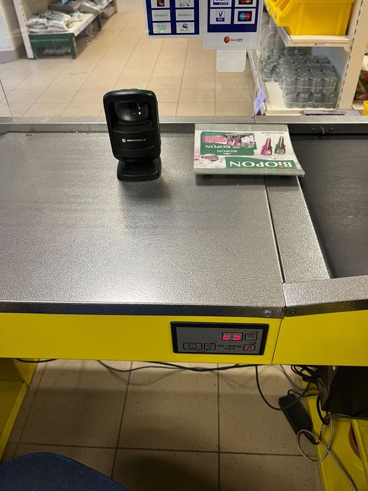 Boks kasowy wraz z czytnikiem kodów