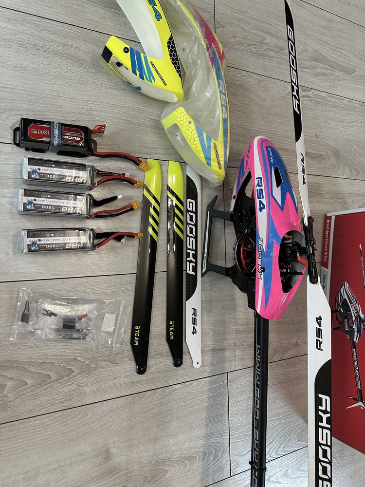 Helikopter RC Goosky RS4 Venom + Dodatki/ 4 Baterie / Bez przygód