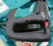 Makita HR5210C młotowiertarka udarowa z walizką.