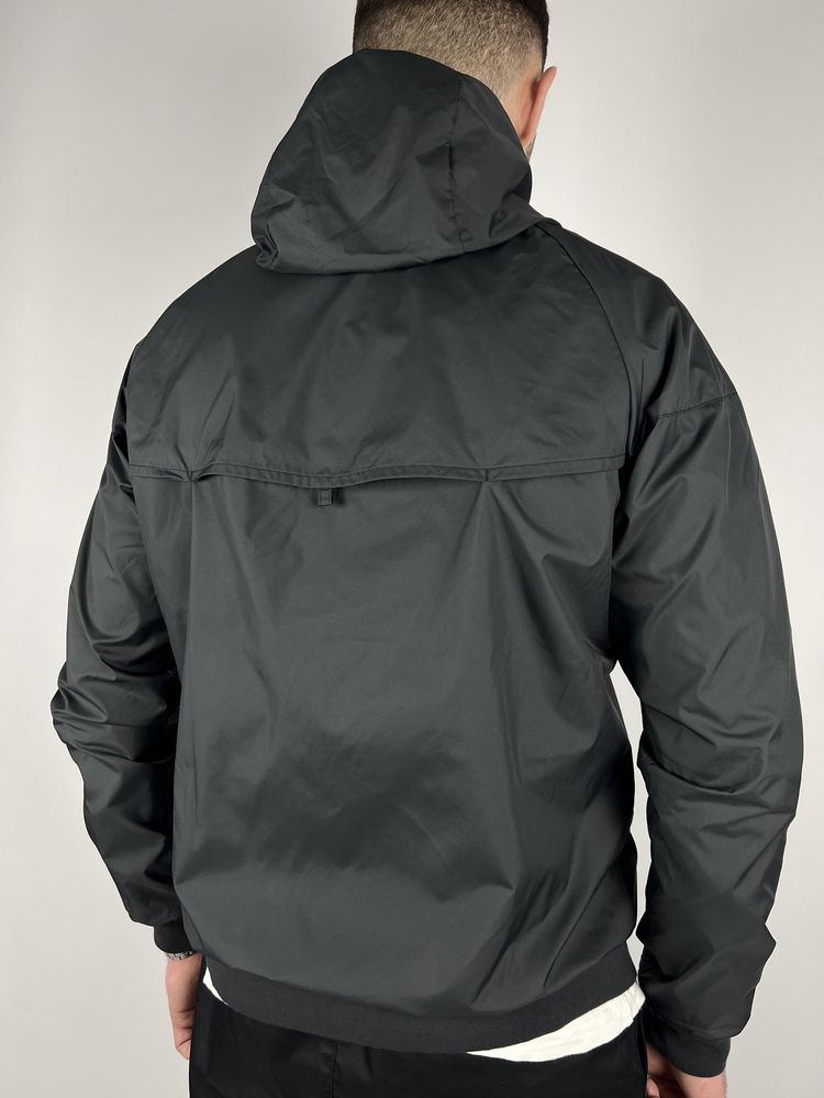 Вітровка  Nike  Windrunner Jacket M оригінал