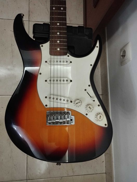 Guitarra ARIA STG Series